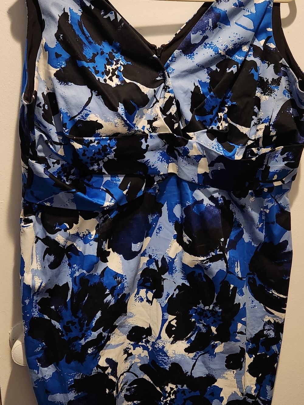 Blue Black White Floral V-Neck Women's Top - Donna Ricco